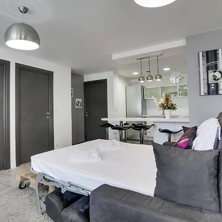 Apartment Spacious 2br In Central Close To Beaches