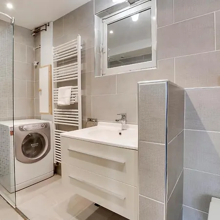 Spacious 2br In Central Close To Beaches
